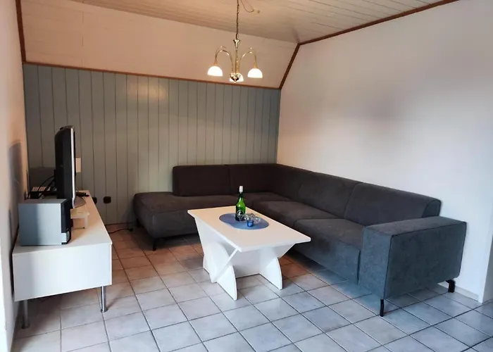4 Personen In Zweiter Reihe Zum Deich In *